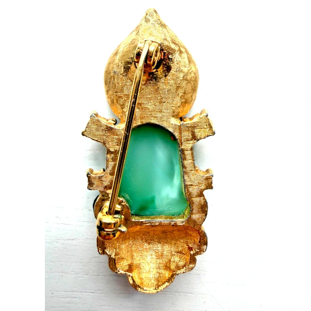 Vtg Unsigned Jomaz Gold Tone, Jadeite & Rhinestone Buddha Brooch